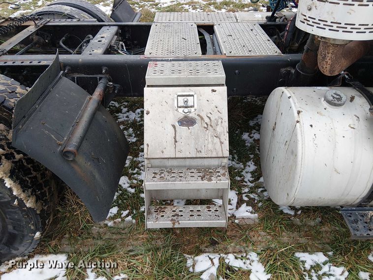 image for item FK0745 2012 International  8600 semi truck