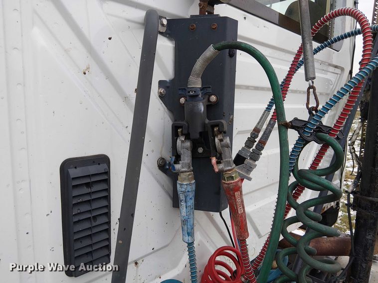 image for item FK0745 2012 International  8600 semi truck