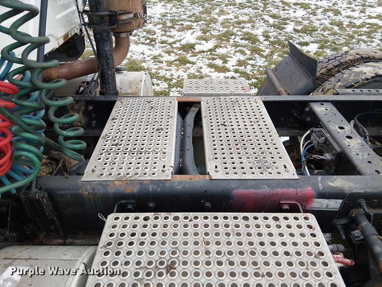 image for item FK0745 2012 International  8600 semi truck