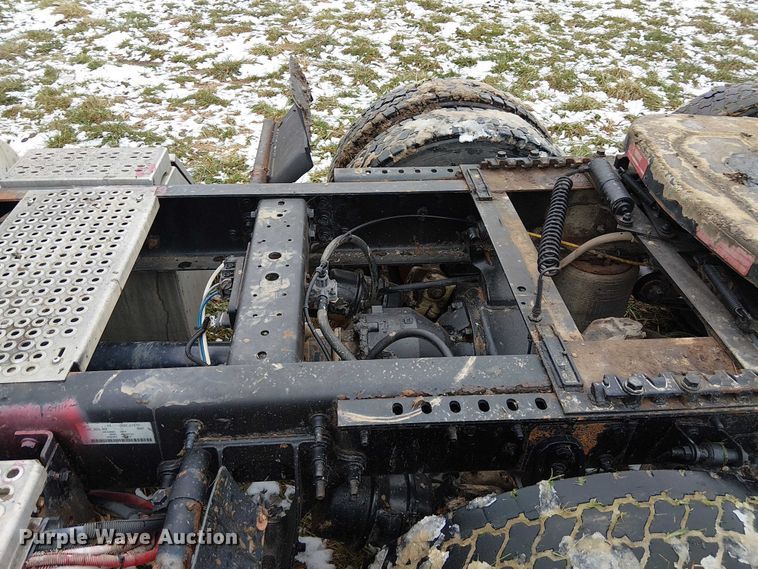 image for item FK0745 2012 International  8600 semi truck