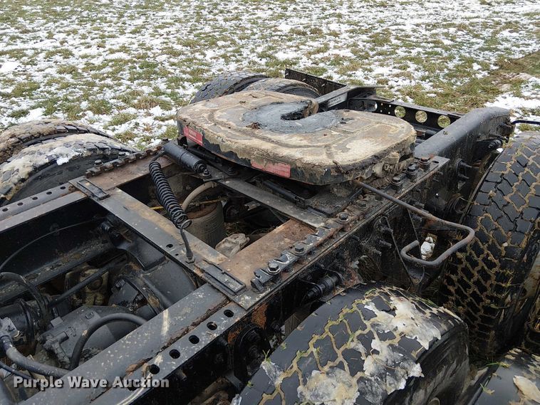 image for item FK0745 2012 International  8600 semi truck