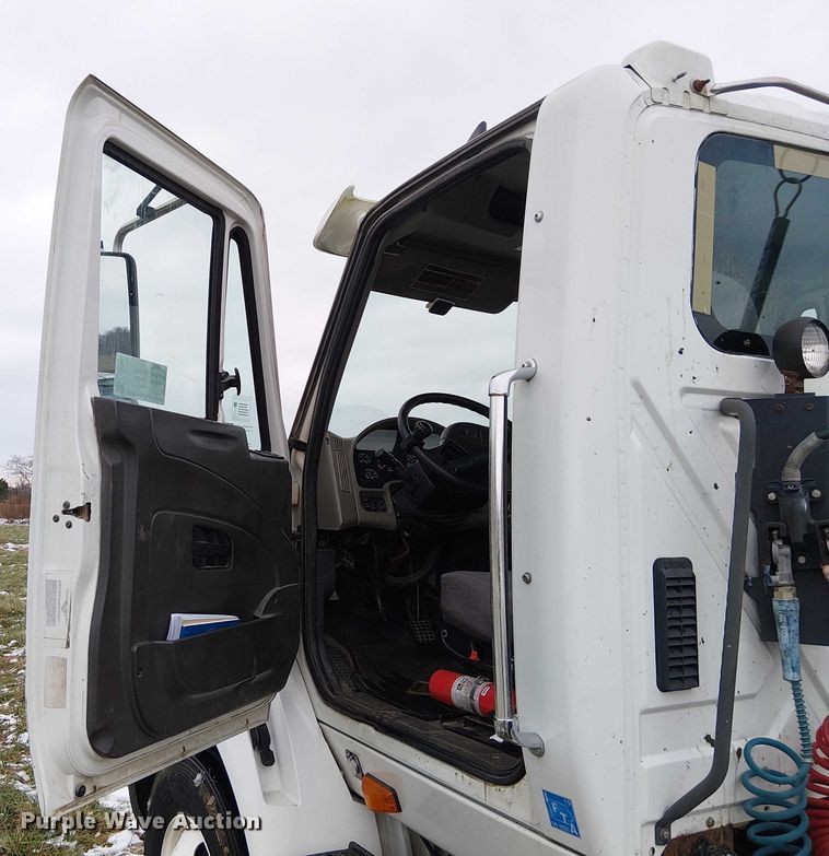 image for item FK0745 2012 International  8600 semi truck