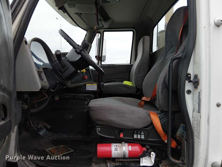 image for item FK0745 2012 International  8600 semi truck