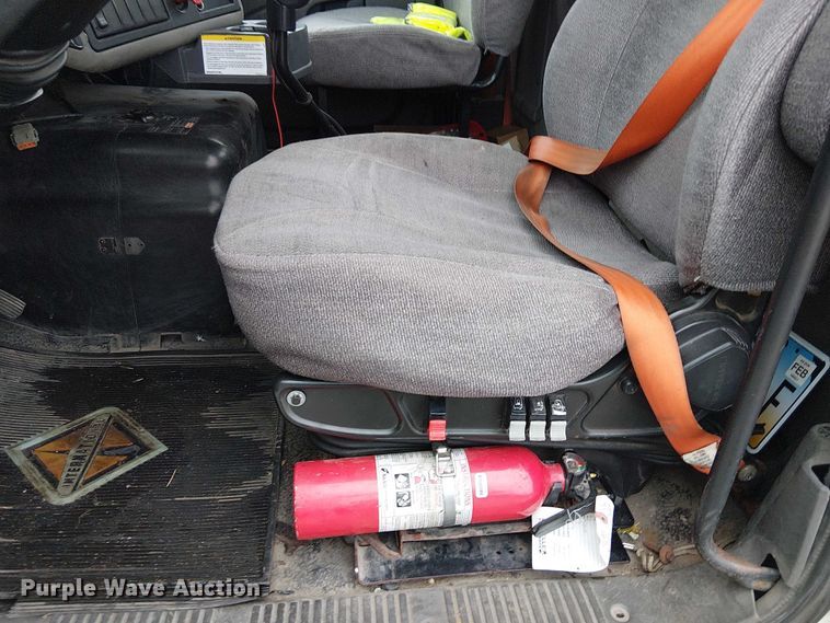 image for item FK0745 2012 International  8600 semi truck