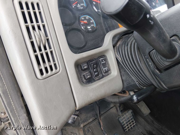 image for item FK0745 2012 International  8600 semi truck