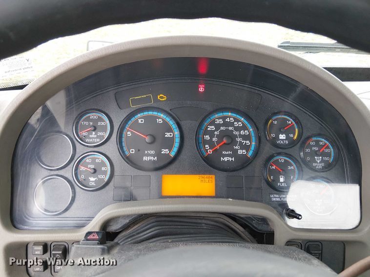 image for item FK0745 2012 International  8600 semi truck