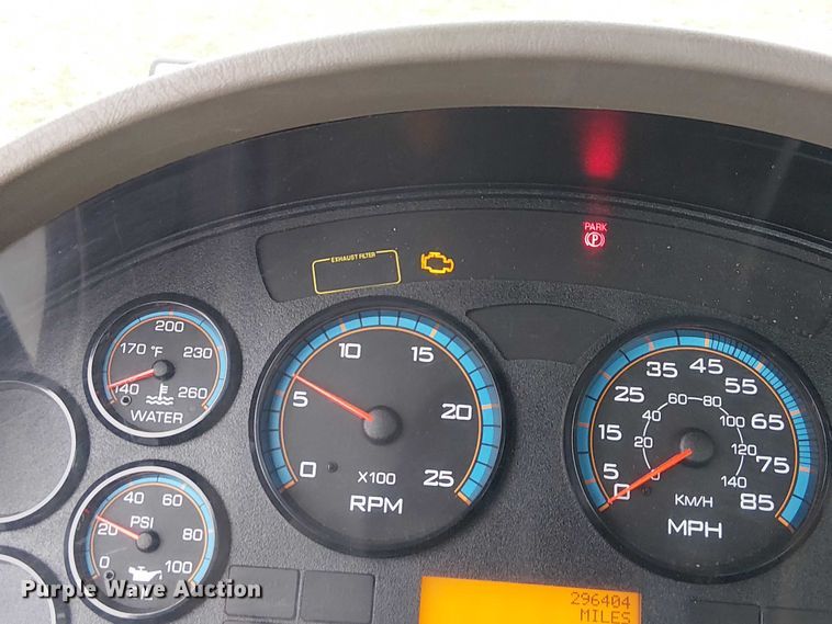 image for item FK0745 2012 International  8600 semi truck