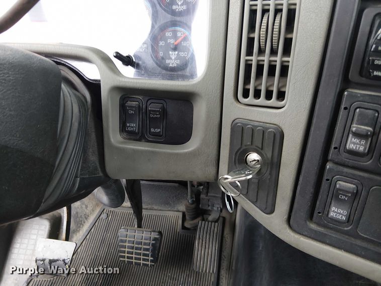 image for item FK0745 2012 International  8600 semi truck