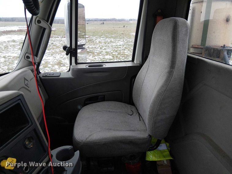 image for item FK0745 2012 International  8600 semi truck