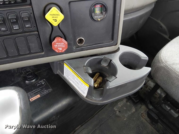 image for item FK0745 2012 International  8600 semi truck