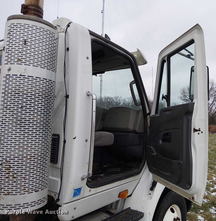 image for item FK0745 2012 International  8600 semi truck