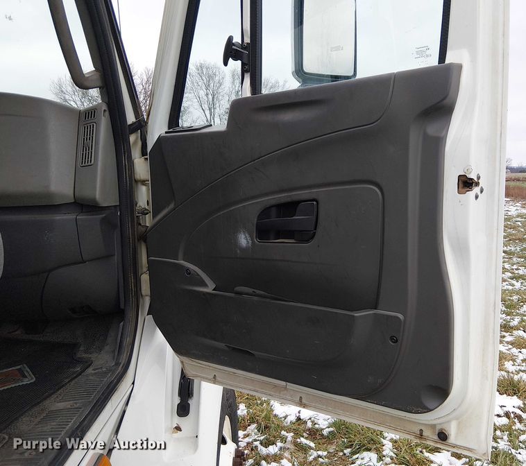 image for item FK0745 2012 International  8600 semi truck