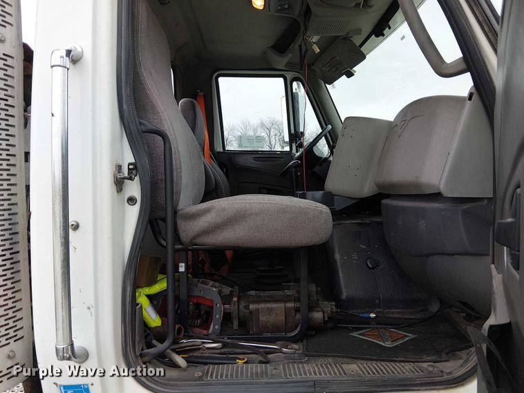 image for item FK0745 2012 International  8600 semi truck