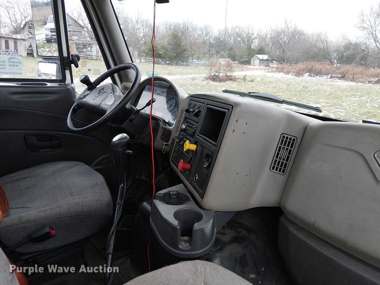 image for item FK0745 2012 International  8600 semi truck