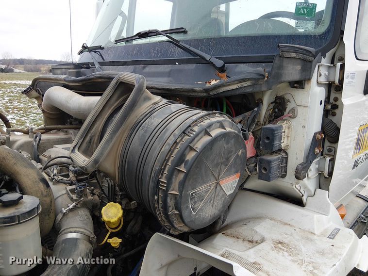 image for item FK0745 2012 International  8600 semi truck