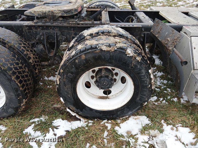 image for item FK0745 2012 International  8600 semi truck