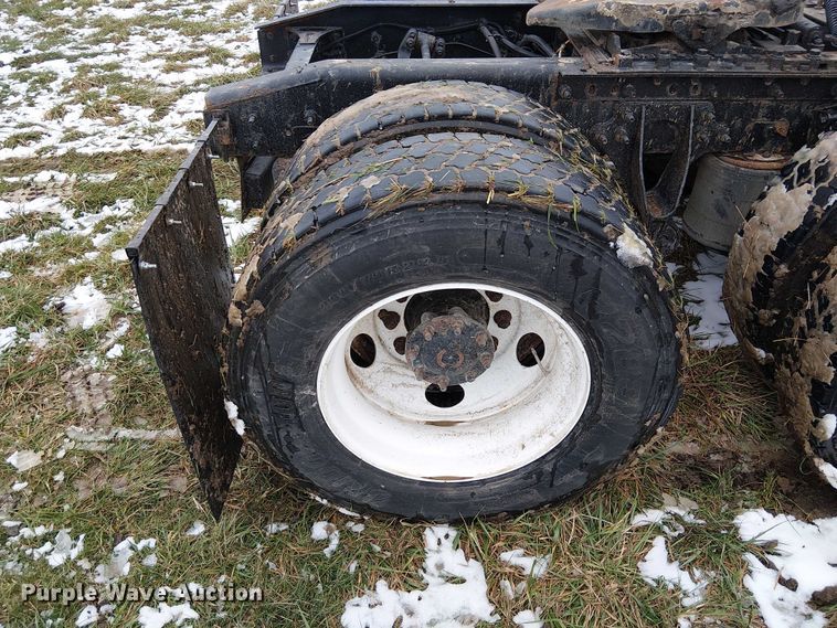 image for item FK0745 2012 International  8600 semi truck