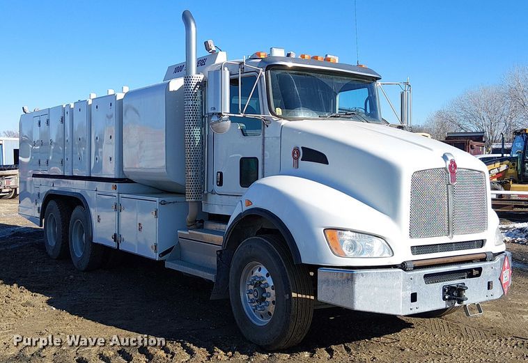 image for item FK0762 2018 KENWORTH T440 fuel / lube truck