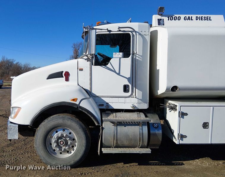 image for item FK0762 2018 KENWORTH T440 fuel / lube truck