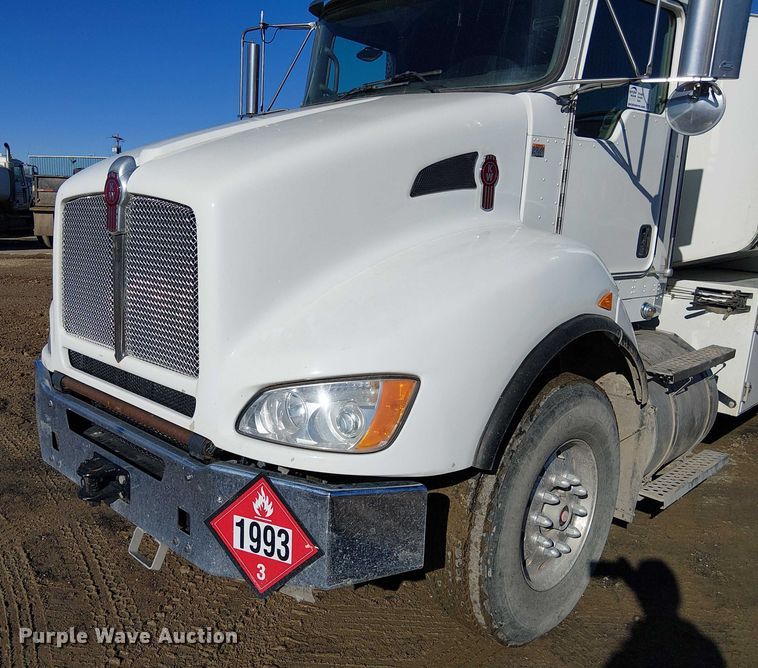 image for item FK0762 2018 KENWORTH T440 fuel / lube truck