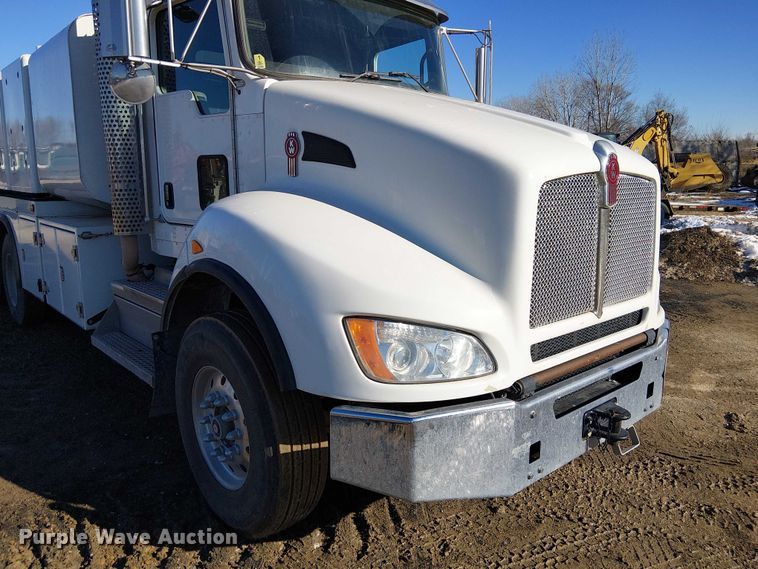 image for item FK0762 2018 KENWORTH T440 fuel / lube truck