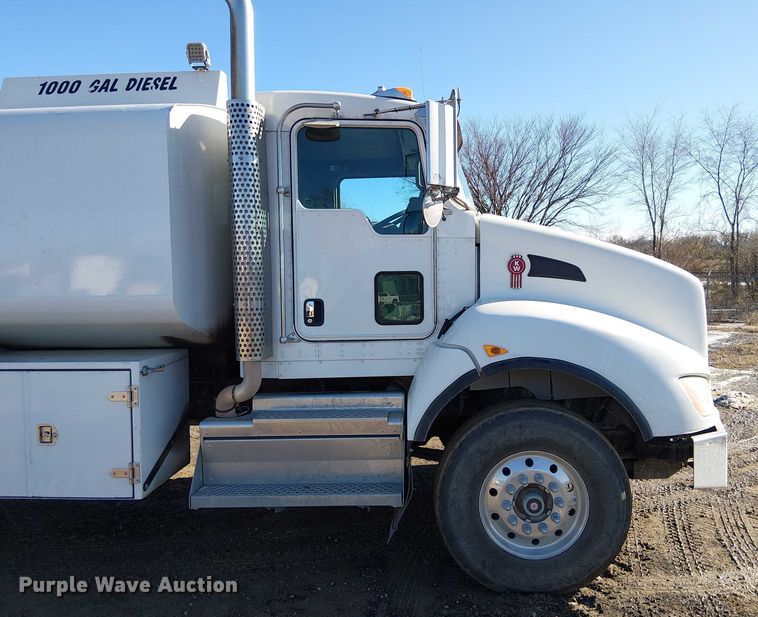 image for item FK0762 2018 KENWORTH T440 fuel / lube truck