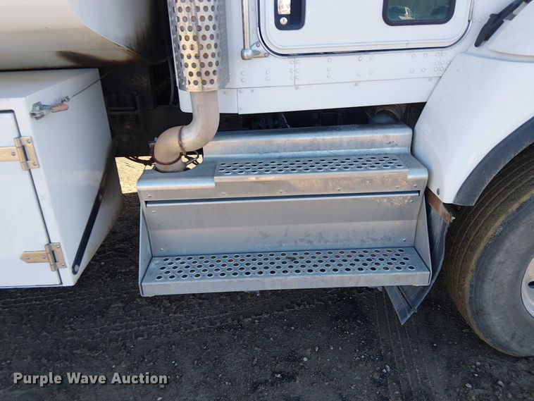 image for item FK0762 2018 KENWORTH T440 fuel / lube truck