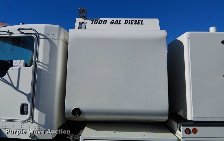 image for item FK0762 2018 KENWORTH T440 fuel / lube truck