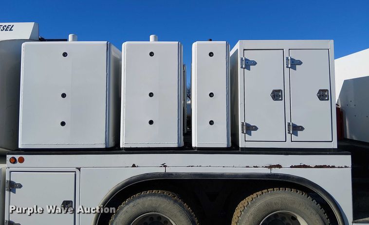 image for item FK0762 2018 KENWORTH T440 fuel / lube truck