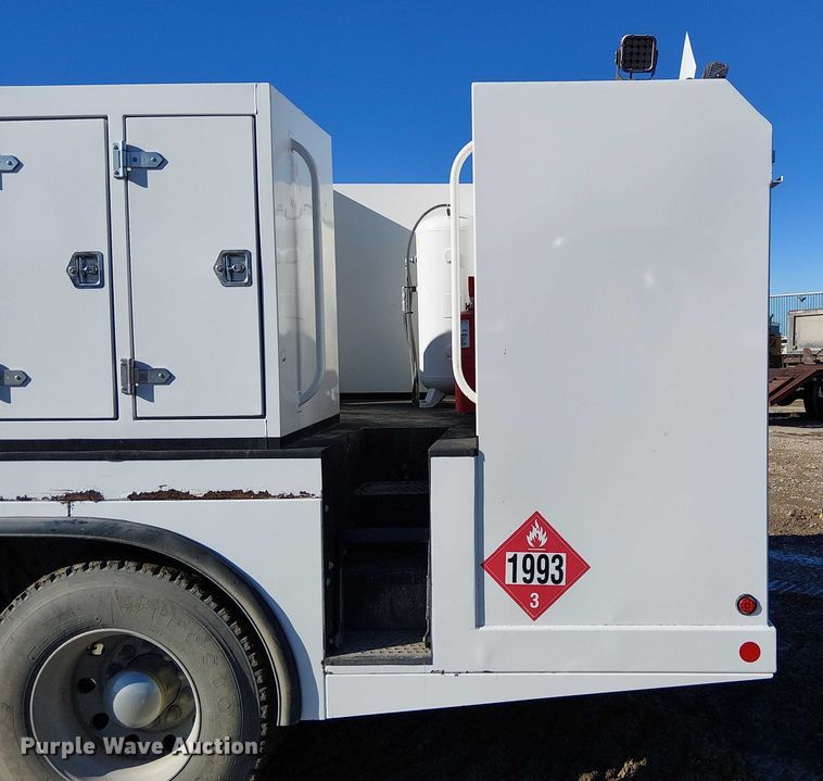 image for item FK0762 2018 KENWORTH T440 fuel / lube truck