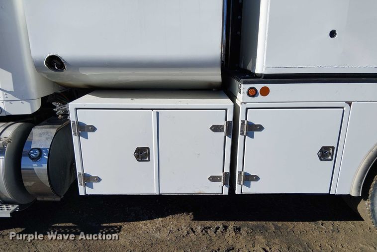 image for item FK0762 2018 KENWORTH T440 fuel / lube truck