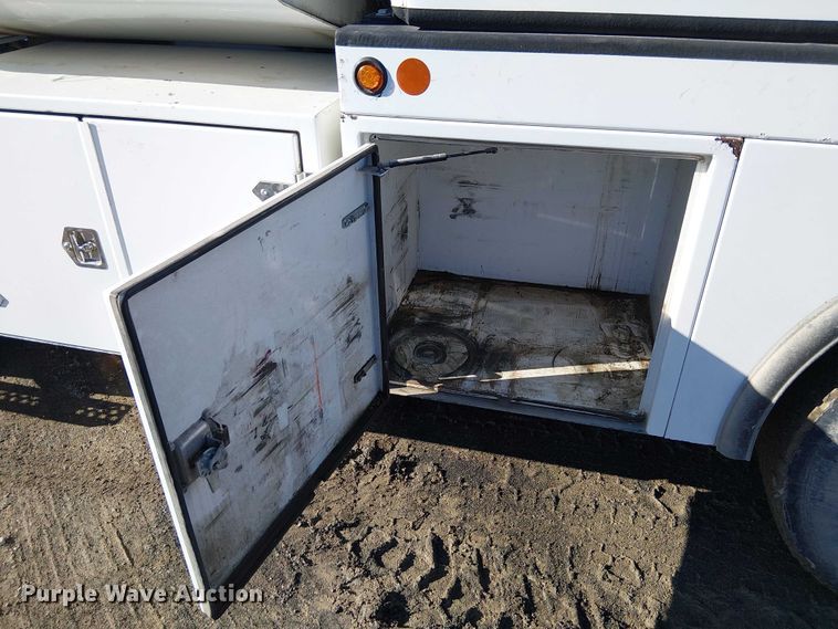 image for item FK0762 2018 KENWORTH T440 fuel / lube truck