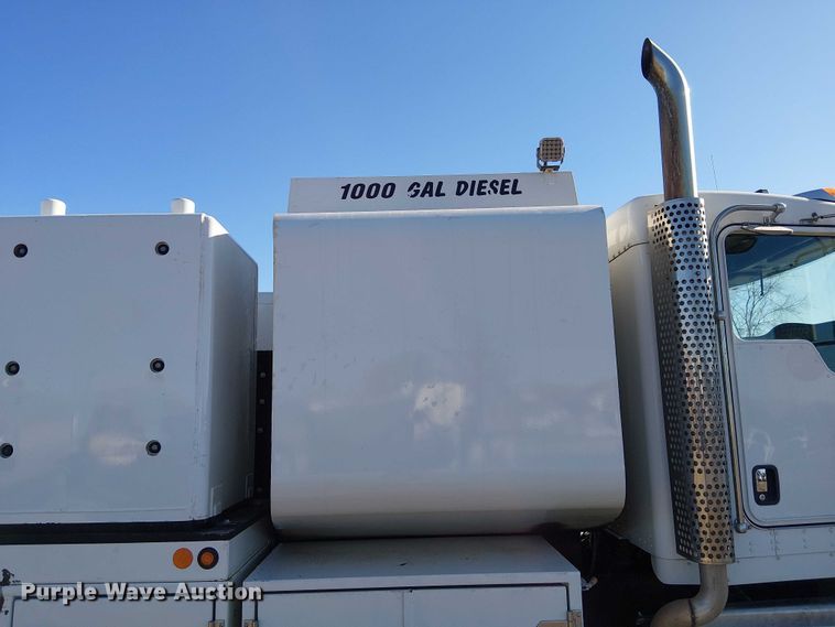 image for item FK0762 2018 KENWORTH T440 fuel / lube truck