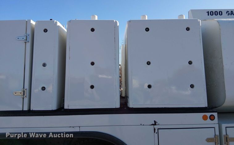 image for item FK0762 2018 KENWORTH T440 fuel / lube truck