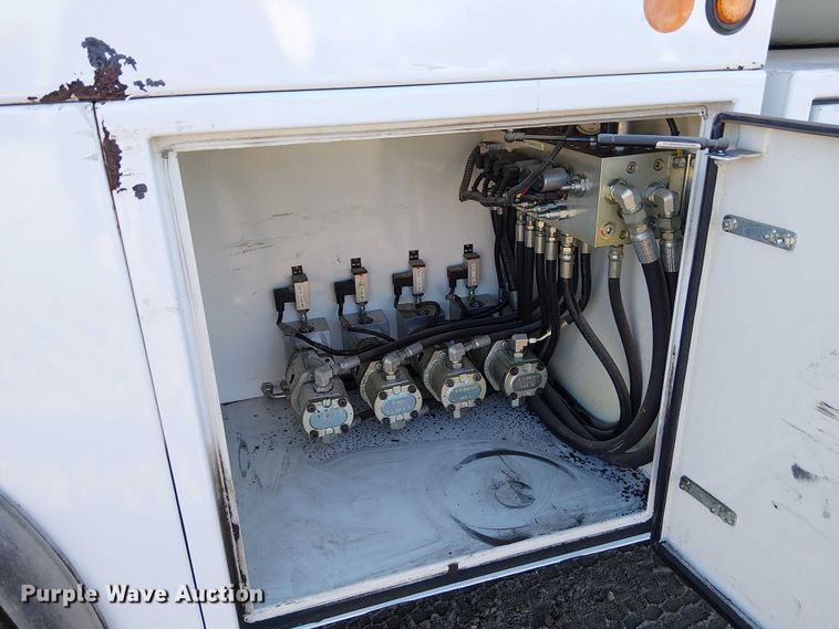 image for item FK0762 2018 KENWORTH T440 fuel / lube truck