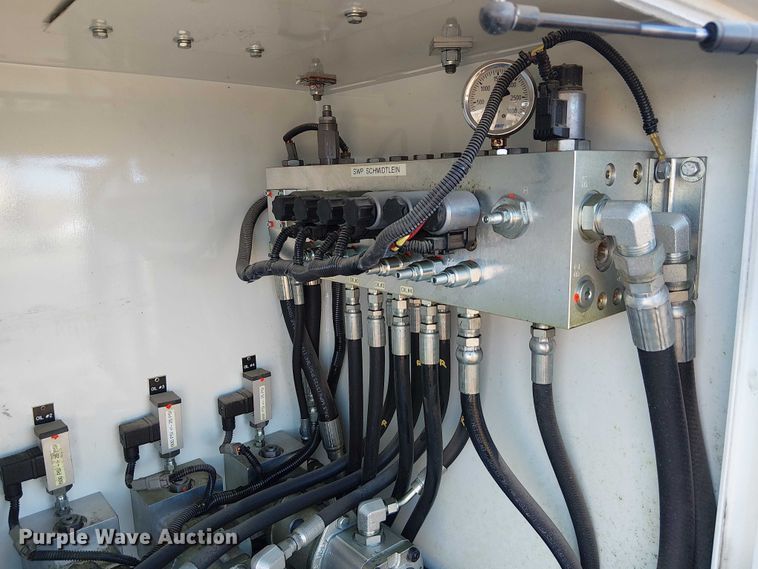 image for item FK0762 2018 KENWORTH T440 fuel / lube truck