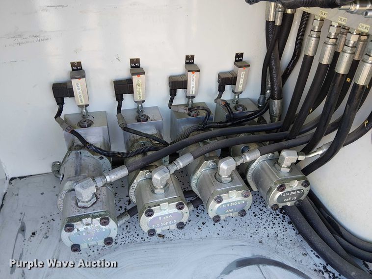 image for item FK0762 2018 KENWORTH T440 fuel / lube truck