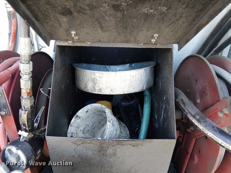 image for item FK0762 2018 KENWORTH T440 fuel / lube truck