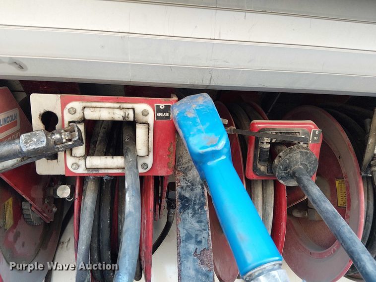 image for item FK0762 2018 KENWORTH T440 fuel / lube truck