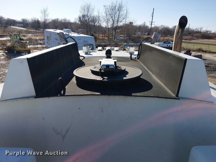 image for item FK0762 2018 KENWORTH T440 fuel / lube truck