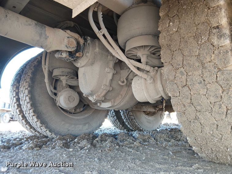 image for item FK0762 2018 KENWORTH T440 fuel / lube truck