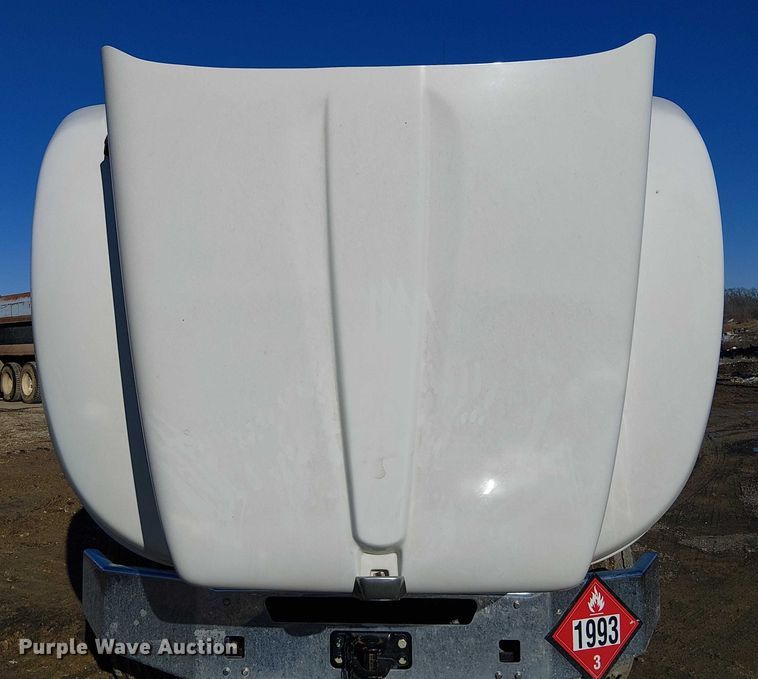 image for item FK0762 2018 KENWORTH T440 fuel / lube truck