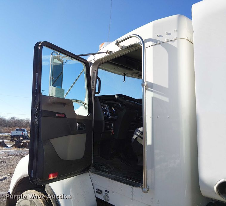 image for item FK0762 2018 KENWORTH T440 fuel / lube truck