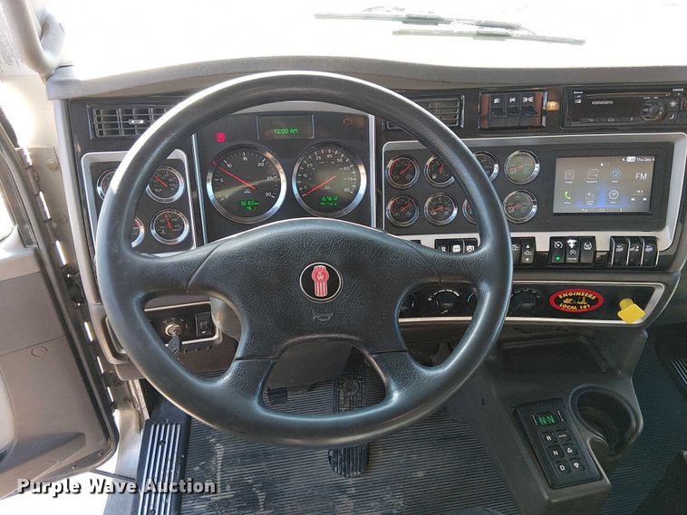 image for item FK0762 2018 KENWORTH T440 fuel / lube truck