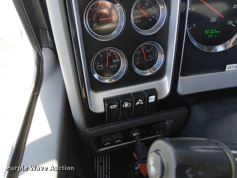 image for item FK0762 2018 KENWORTH T440 fuel / lube truck