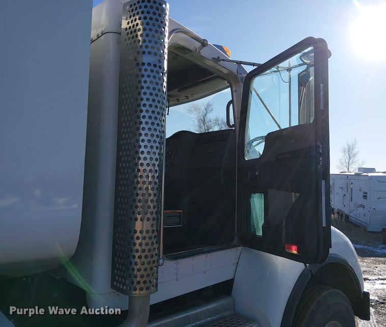 image for item FK0762 2018 KENWORTH T440 fuel / lube truck