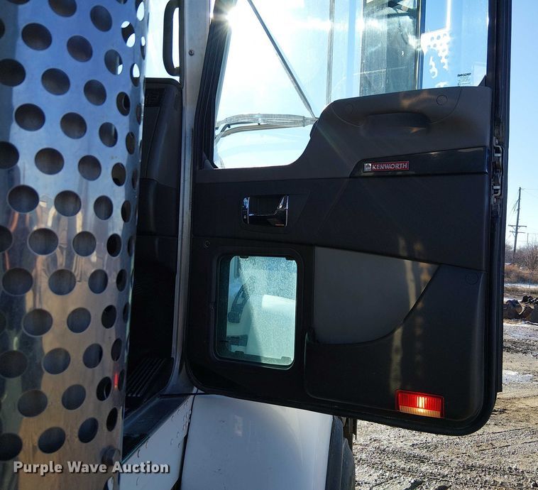 image for item FK0762 2018 KENWORTH T440 fuel / lube truck