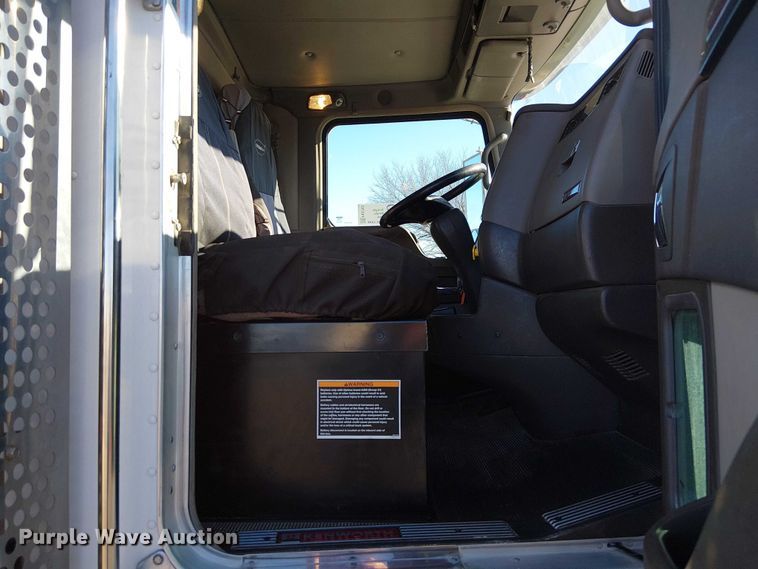 image for item FK0762 2018 KENWORTH T440 fuel / lube truck