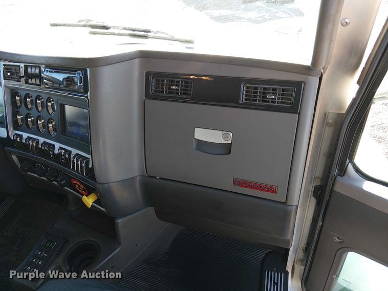 image for item FK0762 2018 KENWORTH T440 fuel / lube truck