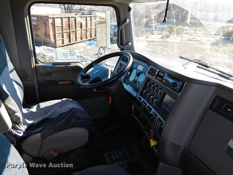 image for item FK0762 2018 KENWORTH T440 fuel / lube truck